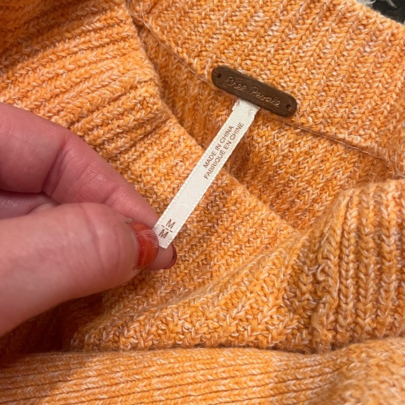 Free People too good ribbed trim Light Orange Crew Neck Sweater m - Picture 3 of 4